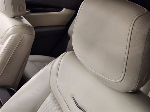 Used 2021 Cadillac XT6 Premium Luxury image 15