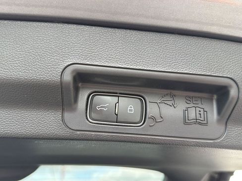 Certified 2023 Ford Explorer XLT RWD image 35
