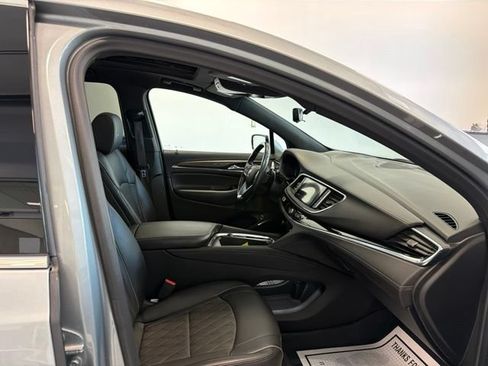 Used 2024 Buick Enclave Avenir w/ Avenir Technology Package AWD/4WD image 41