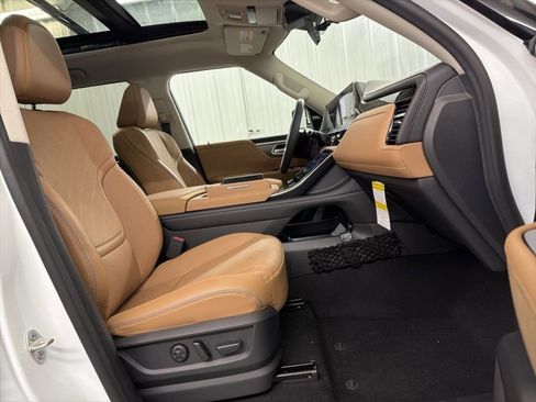 Certified 2026 INFINITI QX80 Luxe w/ Cargo Package AWD/4WD image 32
