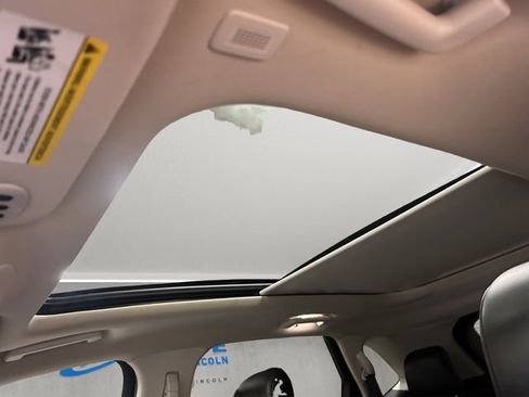 Certified 2024 Ford Edge SEL w/ Convenience Package AWD/4WD image 3