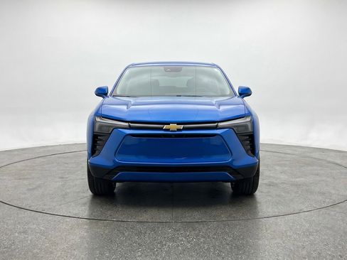 Used 2025 Chevrolet Blazer LT FWD image 2