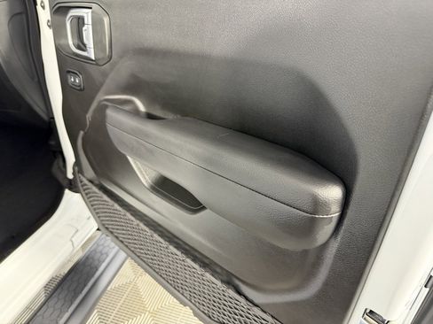 Used 2024 Jeep Wrangler Unlimited w/ Convenience Group image 33