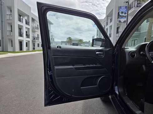 Used 2015 Jeep Patriot High Altitude image 35