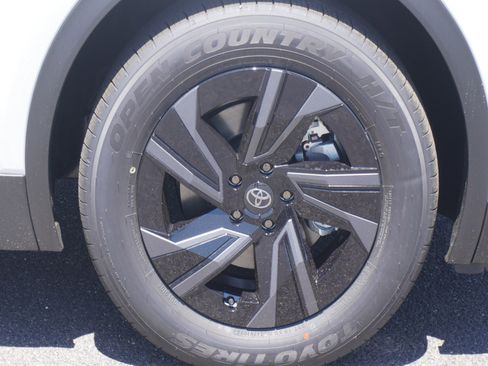 New 2026 Toyota C-HR AWD/4WD image 5