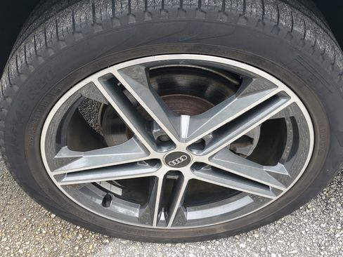 Used 2022 Audi Q5 e Premium Plus image 5