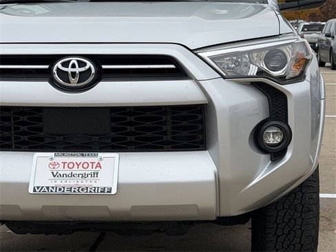 Used 2022 Toyota 4Runner SR5 image 9