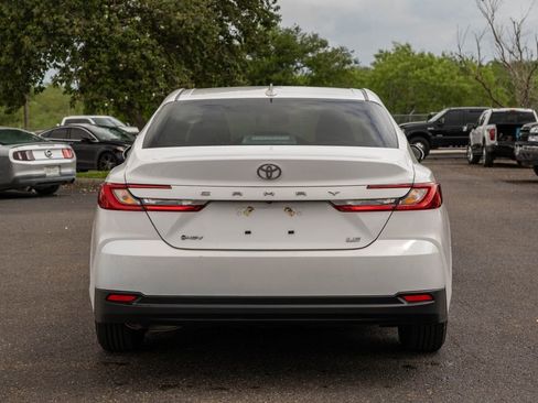 Used 2025 Toyota Camry LE image 4