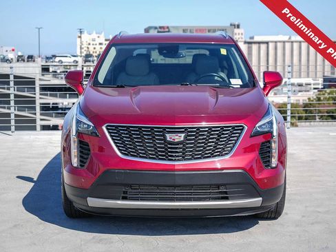 Used 2020 Cadillac XT4 Premium Luxury FWD image 2
