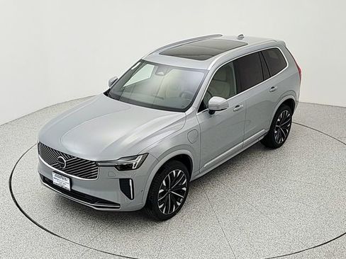 New 2026 Volvo XC90 T8 Plus w/ Protection Package AWD/4WD image 13