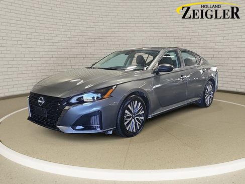 Certified 2025 Nissan Altima 2.5 SV FWD image 1