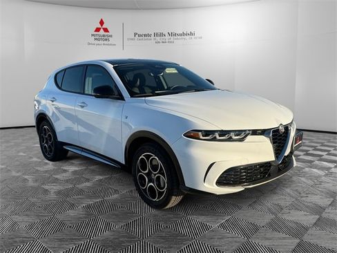 Used 2024 Alfa Romeo Tonale Ti w/ Premium Interior Package image 3