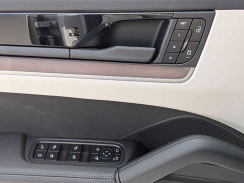 New 2026 Porsche Cayenne E-Hybrid image 15