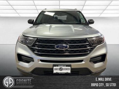 Used 2024 Ford Explorer XLT AWD/4WD image 9