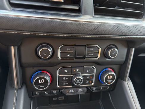 Used 2023 Chevrolet Suburban Premier image 15