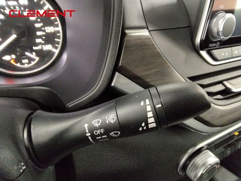 Used 2025 Nissan Altima 2.5 SV image 15