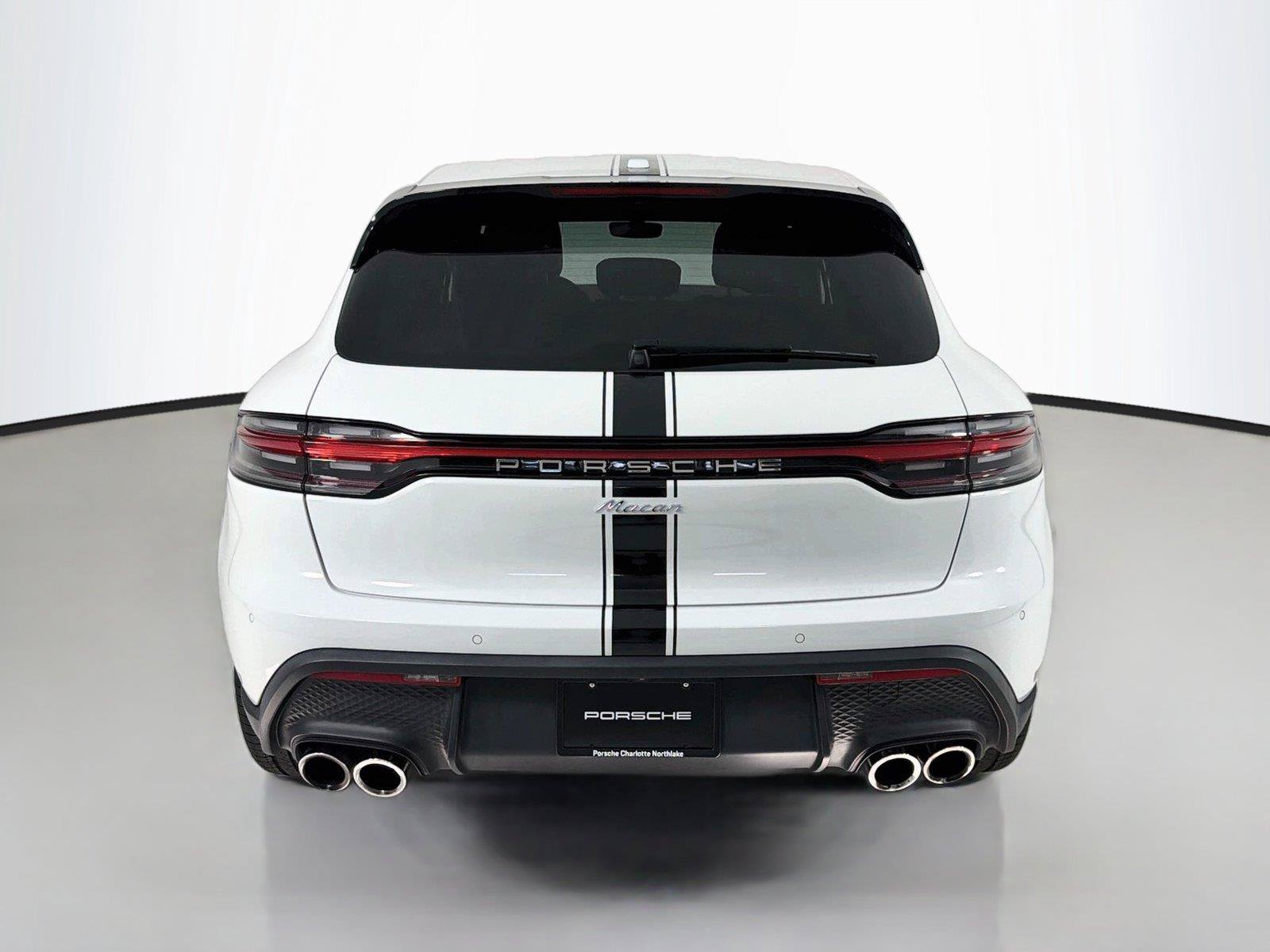 Certified 2022 Porsche Macan AWD/4WD image 25