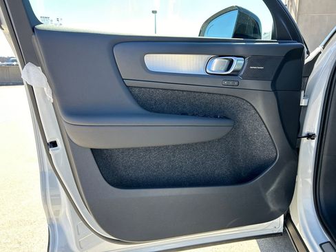 New 2026 Volvo XC40 B5 Ultra w/ Climate Package AWD/4WD image 9