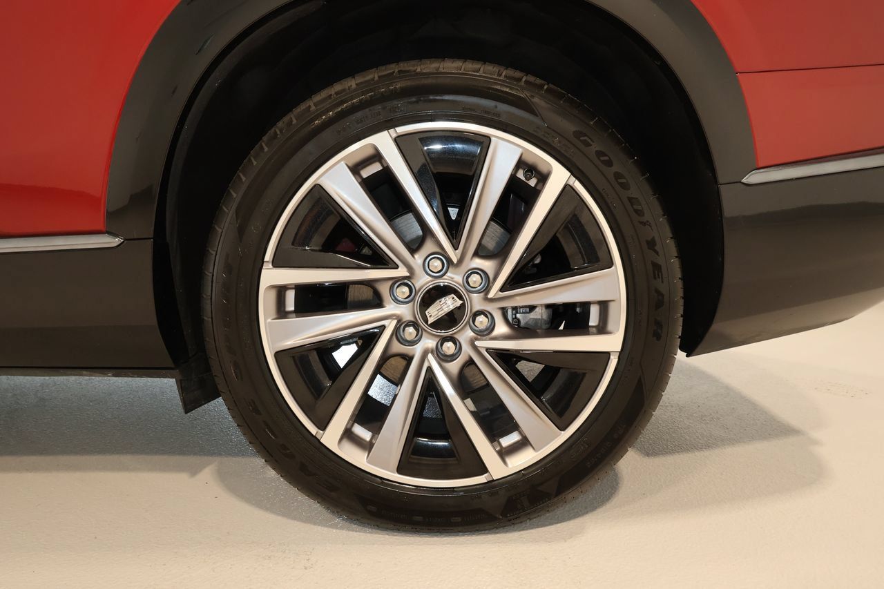 Certified 2026 Cadillac Vistiq Sport w/ LPO, Floor Liner Package AWD/4WD image 33