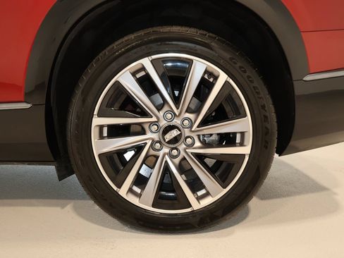 Certified 2026 Cadillac Vistiq Sport w/ LPO, Floor Liner Package AWD/4WD image 33