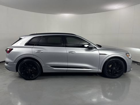 Used 2022 Audi e-tron Premium w/ Convenience Plus Package AWD/4WD image 38