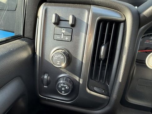 Used 2018 Chevrolet Silverado 1500 LT w/ LT Convenience Package image 13