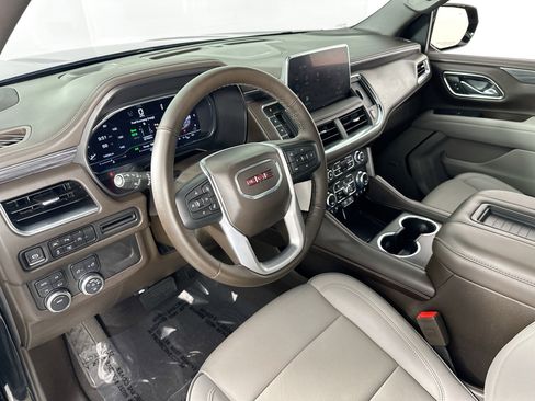 Used 2024 GMC Yukon SLT w/ SLT Luxury Package image 9