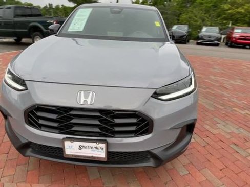 Certified 2025 Honda HR-V Sport image 4