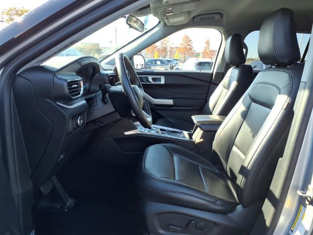 Used 2023 Ford Explorer XLT w/ Equipment Group 202A AWD/4WD image 20