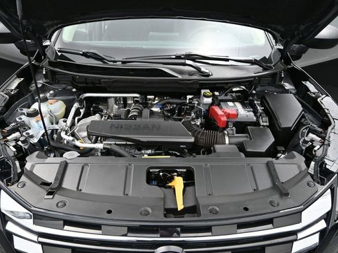 Used 2024 Nissan Rogue S image 15