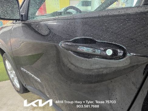 Used 2023 Jeep Compass Latitude AWD/4WD image 16