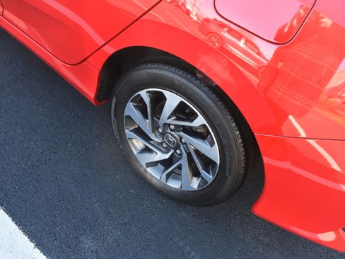 Certified 2018 Honda Civic EX image 11