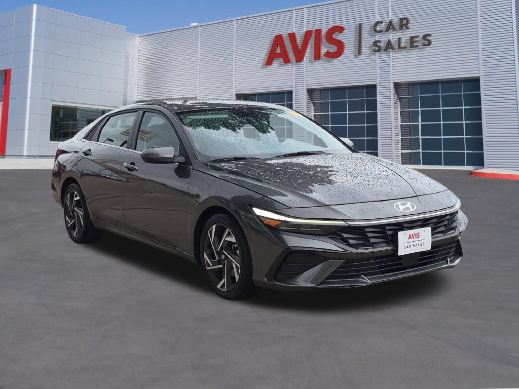 Used 2025 Hyundai Elantra SEL FWD image 3