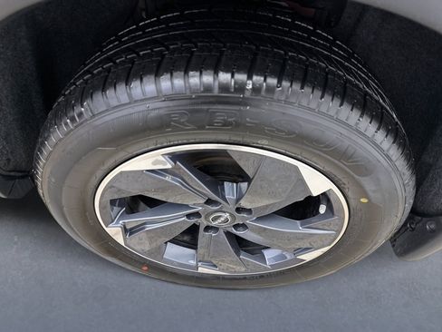 Used 2025 Nissan Rogue SV image 20