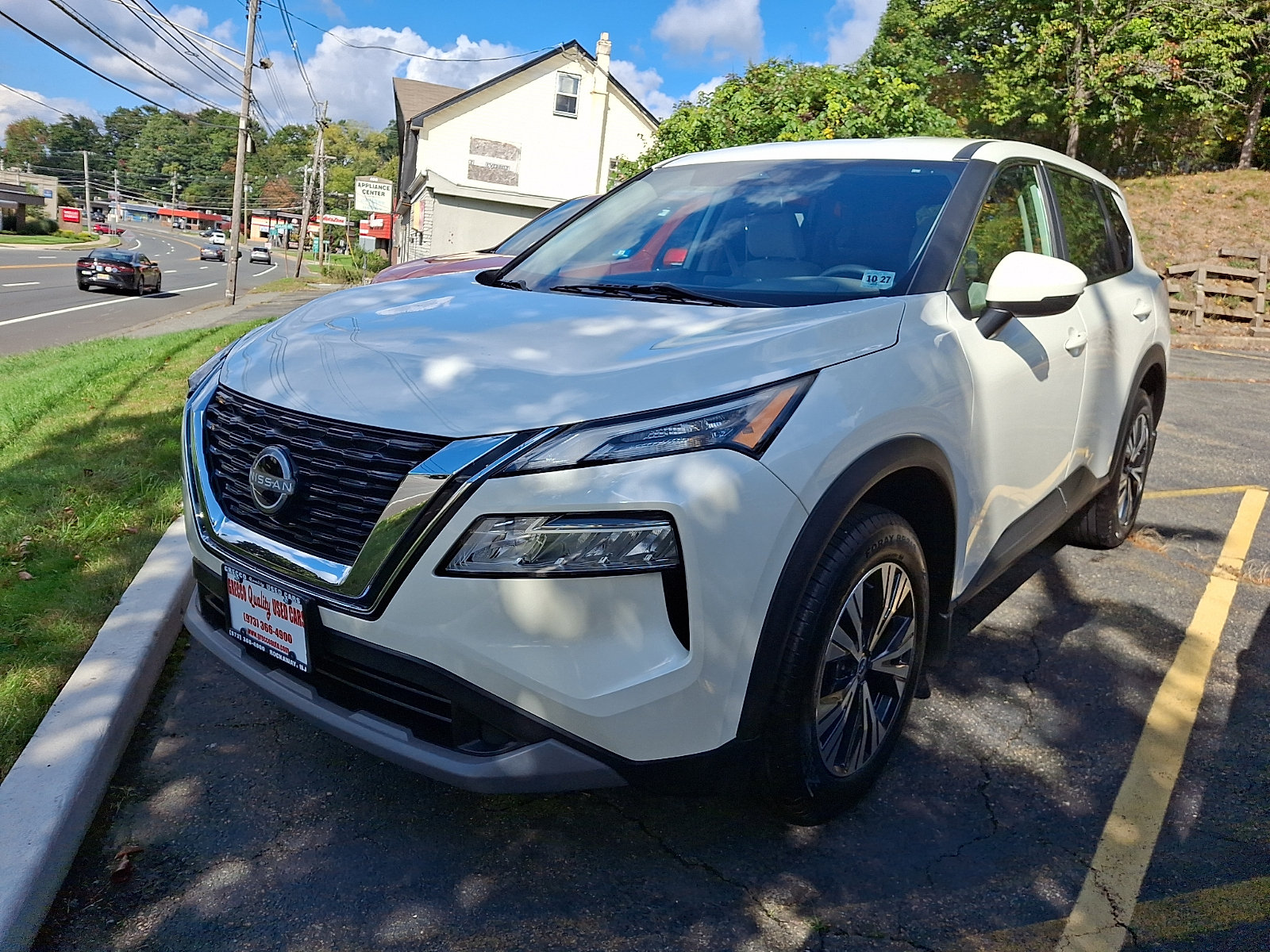 Used 2023 Nissan Rogue SV AWD/4WD image 3