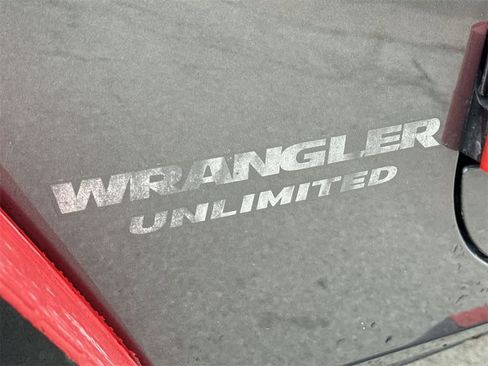 Used 2016 Jeep Wrangler Unlimited Rubicon w/ Connectivity Group image 12