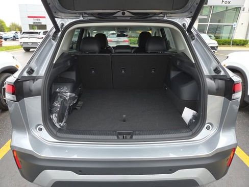 Used 2025 Volkswagen Tiguan SE AWD/4WD image 25