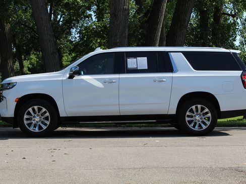 Used 2024 Chevrolet Suburban Premier AWD/4WD image 5