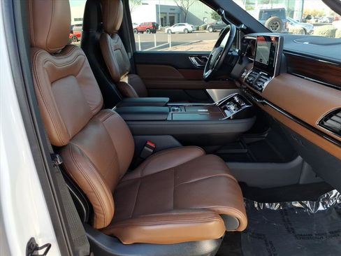 Used 2022 Lincoln Navigator L Reserve image 11