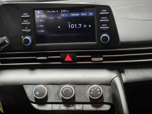 Certified 2025 Hyundai Elantra SE image 25