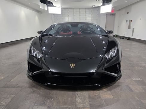 Used 2022 Lamborghini Huracan EVO RWD image 2