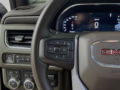 Used 2023 GMC Yukon SLT w/ Max Trailering Package AWD/4WD image 18