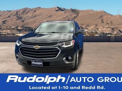 Used 2021 Chevrolet Traverse LT image 1