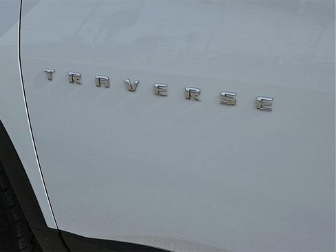 Used 2021 Chevrolet Traverse LS image 9