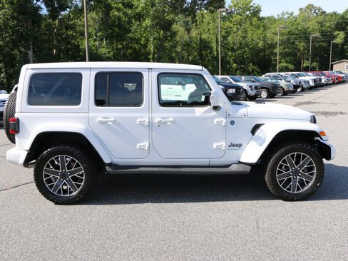 Used 2024 Jeep Wrangler High Altitude AWD/4WD image 8