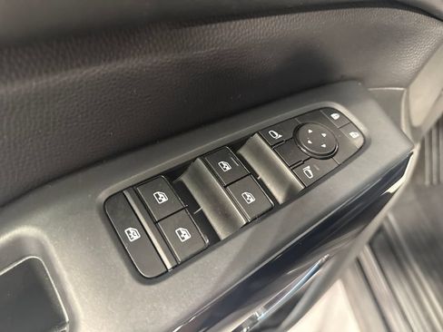 Used 2024 Nissan Pathfinder SV FWD image 30