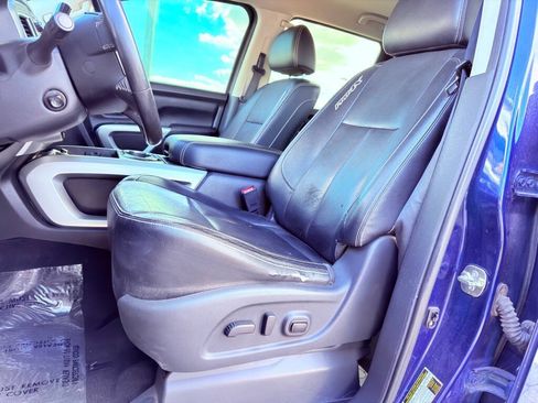 Used 2019 Nissan Titan PRO-4X w/ Pro-4x Convenience Package AWD/4WD image 11