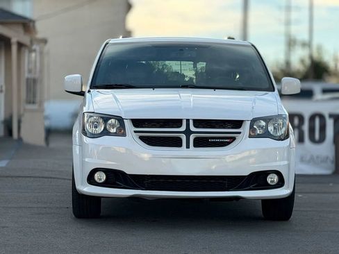 Used 2017 Dodge Grand Caravan GT image 3