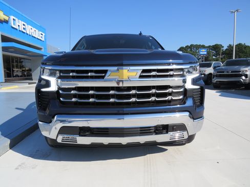Certified 2022 Chevrolet Silverado 1500 LTZ w/ Technology Package image 7