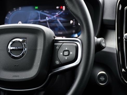 Certified 2025 Volvo XC40 B5 Core image 21